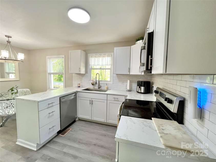 903 Lakeview Street, Kannapolis, NC 28083.  MLS# CAR4245036, YatesRealty ID 14260. 