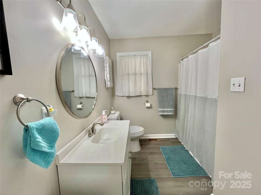 903 Lakeview Street, Kannapolis, NC 28083.  MLS# CAR4245036, YatesRealty ID 14260. 