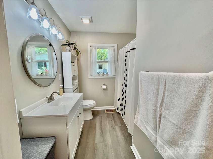 903 Lakeview Street, Kannapolis, NC 28083.  MLS# CAR4245036, YatesRealty ID 14260. 