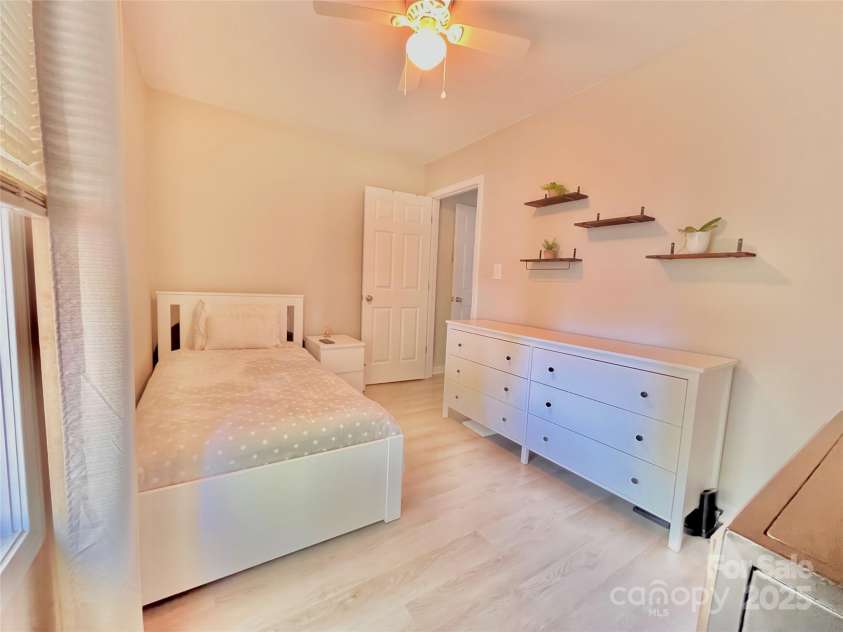 903 Lakeview Street, Kannapolis, NC 28083.  MLS# CAR4245036, YatesRealty ID 14260. 