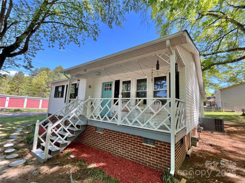 903 Lakeview Street, Kannapolis, NC 28083.  MLS# CAR4245036, YatesRealty ID 14260. 