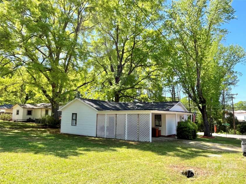 903 Lakeview Street, Kannapolis, NC 28083.  MLS# CAR4245036, YatesRealty ID 14260. 