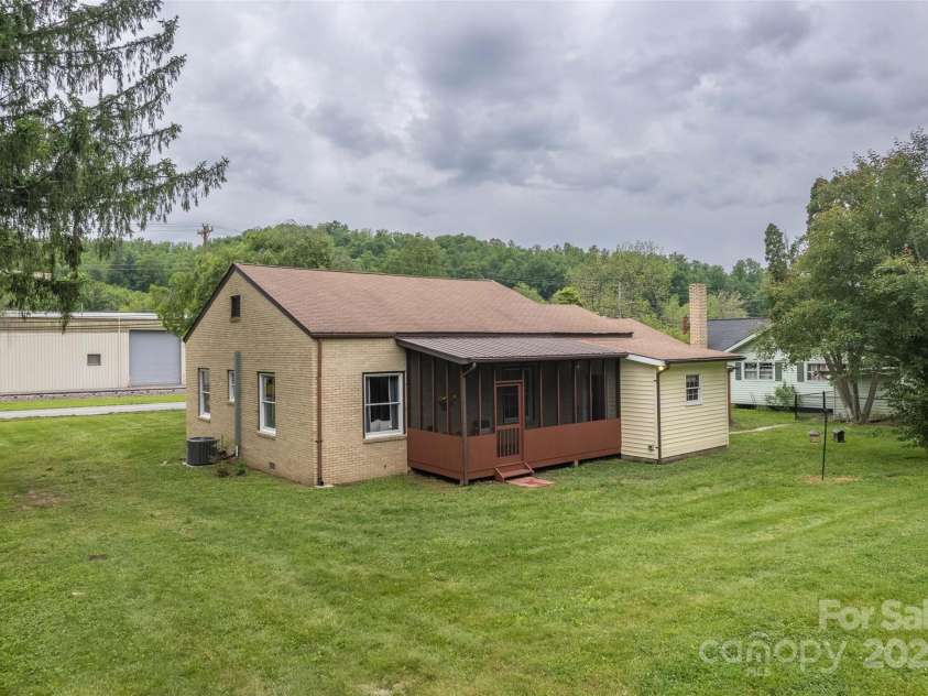 845 Skyland Drive, Sylva, NC 28779.  MLS# CAR4257991, YatesRealty ID 14264. 