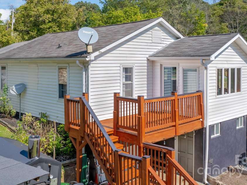 2906 Rabbit Skin Road, Waynesville, NC 28785.  MLS# CAR4183385, YatesRealty ID 14265. Back Corner