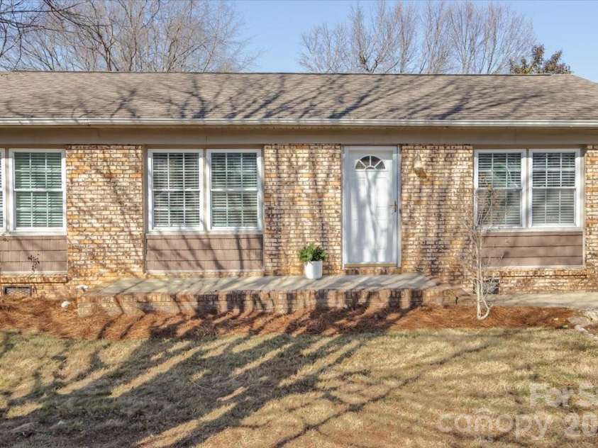 406 Robinson Clemmer Road, Dallas, NC 28034.  MLS# CAR4344855, YatesRealty ID 14265. 