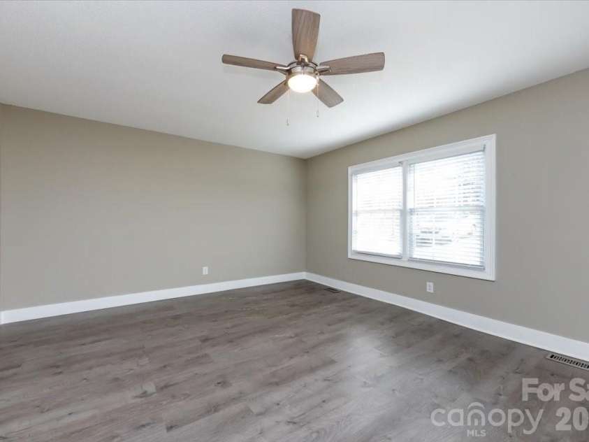 406 Robinson Clemmer Road, Dallas, NC 28034.  MLS# CAR4344855, YatesRealty ID 14265. 