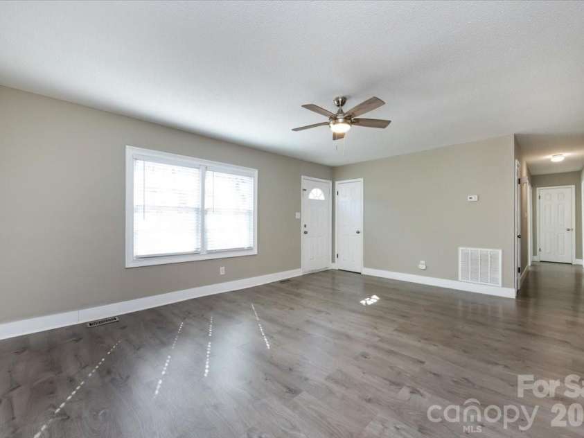 406 Robinson Clemmer Road, Dallas, NC 28034.  MLS# CAR4344855, YatesRealty ID 14265. 