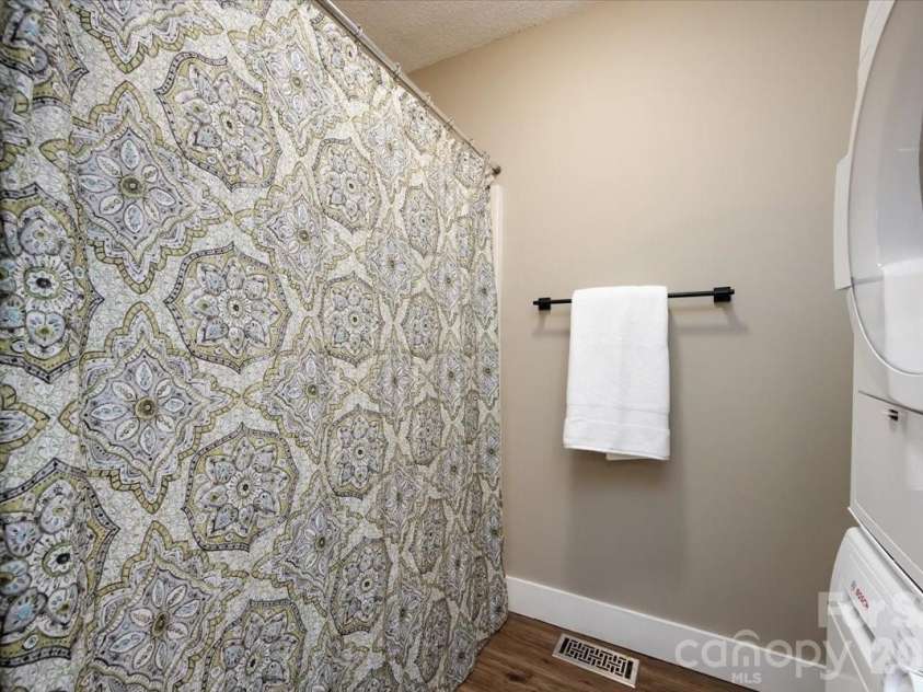 406 Robinson Clemmer Road, Dallas, NC 28034.  MLS# CAR4344855, YatesRealty ID 14265. 