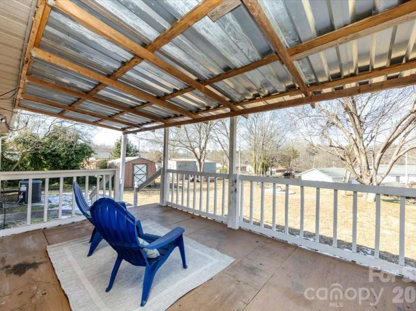 406 Robinson Clemmer Road, Dallas, NC 28034.  MLS# CAR4344855, YatesRealty ID 14265. 