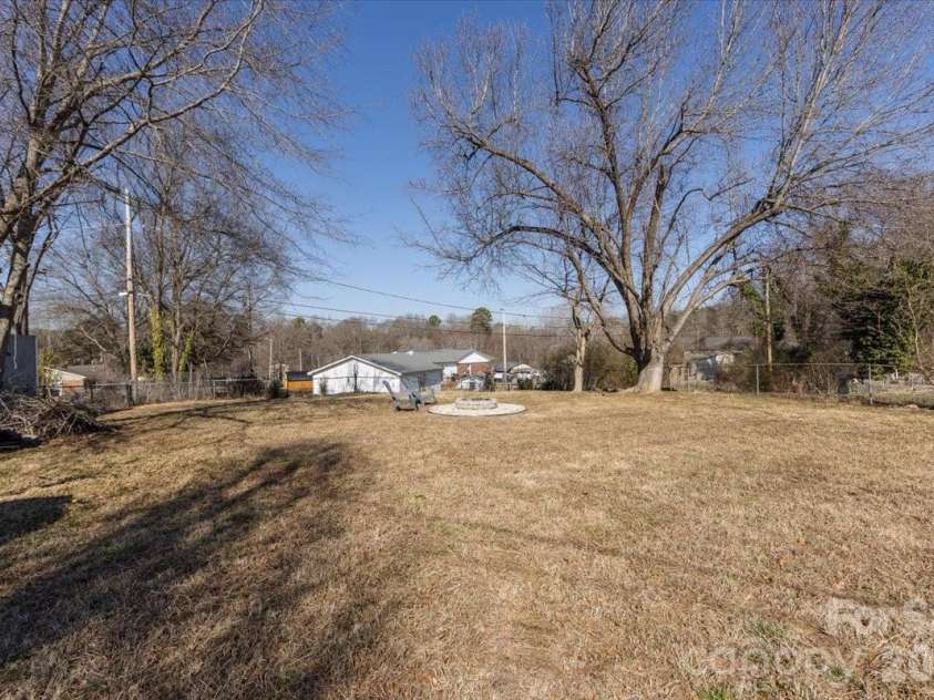 406 Robinson Clemmer Road, Dallas, NC 28034.  MLS# CAR4344855, YatesRealty ID 14265. 