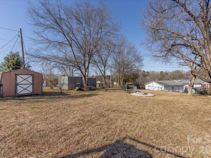 406 Robinson Clemmer Road, Dallas, NC 28034.  MLS# CAR4344855, YatesRealty ID 14265. 