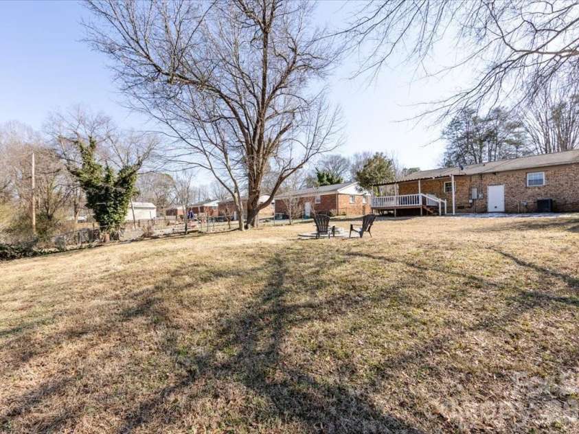 406 Robinson Clemmer Road, Dallas, NC 28034.  MLS# CAR4344855, YatesRealty ID 14265. 