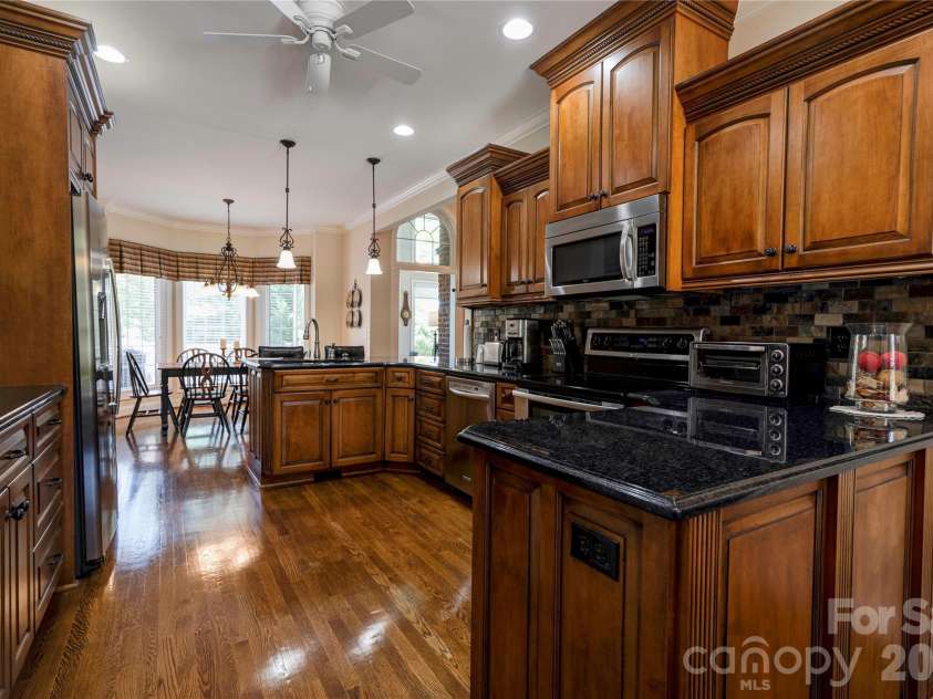 207 Cross Creek Drive, Cherryville, NC 28021.  MLS# CAR4373170, YatesRealty ID 14266. Kitchen