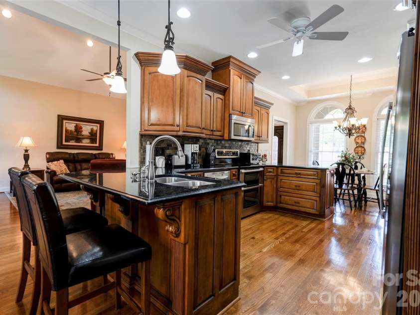 207 Cross Creek Drive, Cherryville, NC 28021.  MLS# CAR4373170, YatesRealty ID 14266. Kitchen
