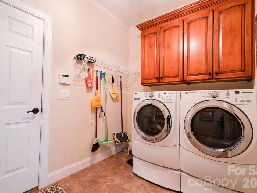 207 Cross Creek Drive, Cherryville, NC 28021.  MLS# CAR4373170, YatesRealty ID 14266. Laundry Room