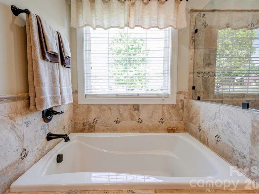 207 Cross Creek Drive, Cherryville, NC 28021.  MLS# CAR4373170, YatesRealty ID 14266. Primary Bath