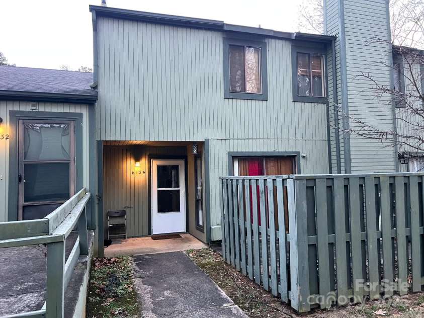 6134 Bent Tree Court, Charlotte, NC 28212.  MLS# CAR4255031, YatesRealty ID 14266. 