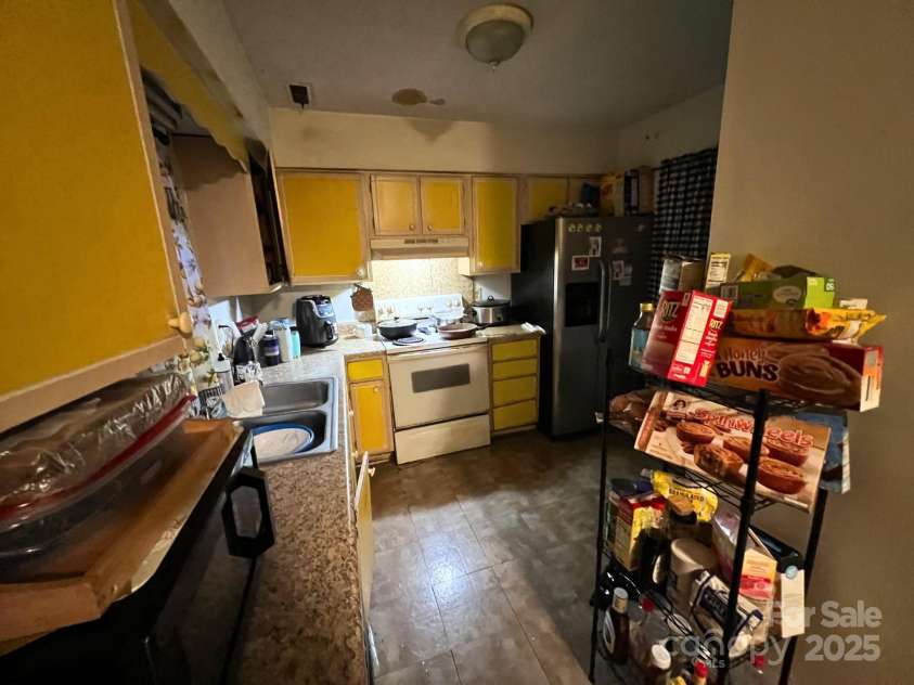 6134 Bent Tree Court, Charlotte, NC 28212.  MLS# CAR4255031, YatesRealty ID 14266. 