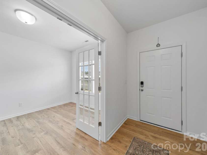 11133 Argosy Drive, Lancaster, SC 29720.  MLS# CAR4355114, YatesRealty ID 14268. Foyer Upon Entry