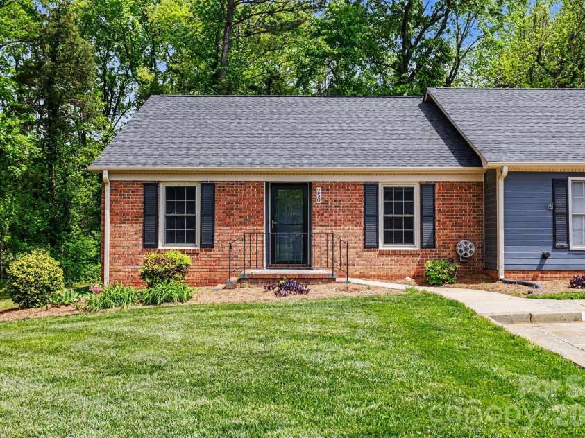 250 Pointe Circle, Rock Hill, SC 29732.  MLS# CAR4367846, YatesRealty ID 14270. 