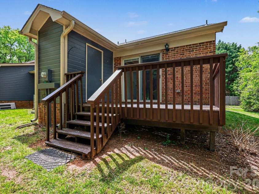 250 Pointe Circle, Rock Hill, SC 29732.  MLS# CAR4367846, YatesRealty ID 14270. 
