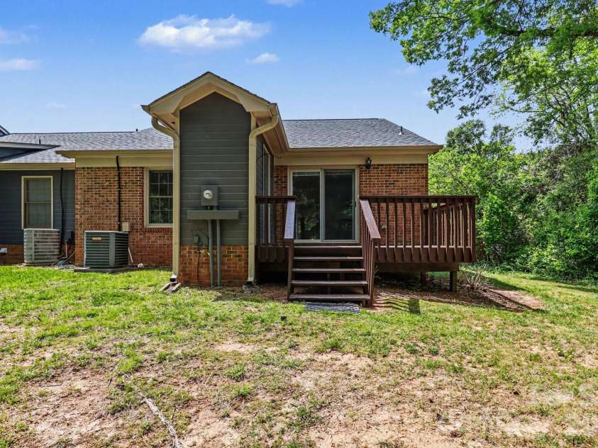 250 Pointe Circle, Rock Hill, SC 29732.  MLS# CAR4367846, YatesRealty ID 14270. 