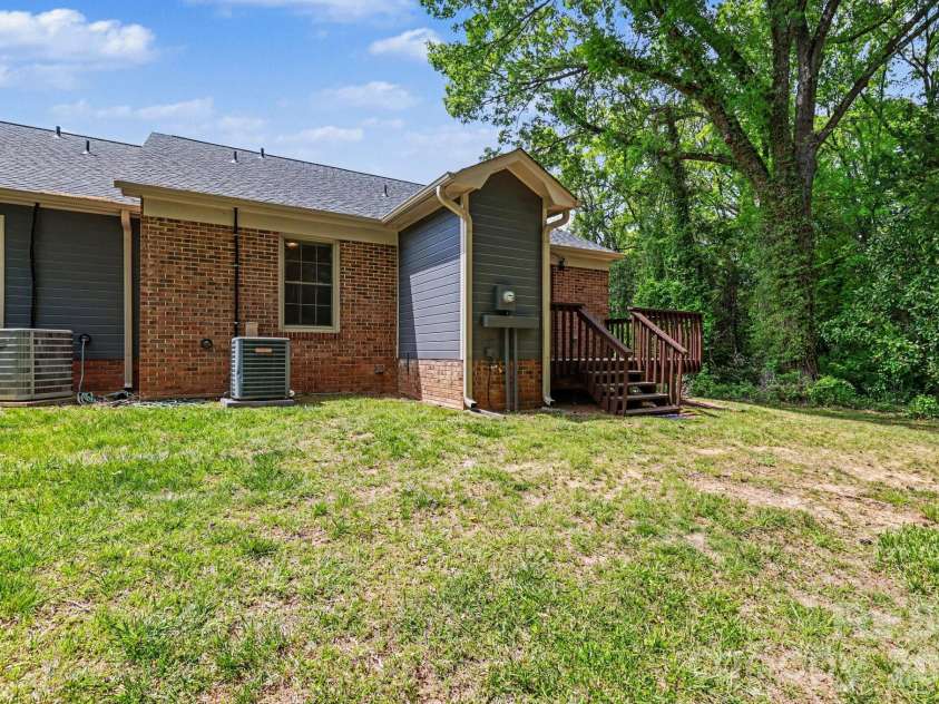 250 Pointe Circle, Rock Hill, SC 29732.  MLS# CAR4367846, YatesRealty ID 14270. 