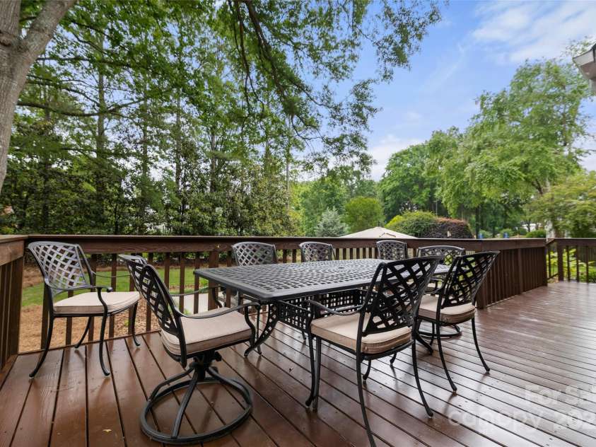 3909 Black Sycamore Drive, Charlotte, NC 28226.  MLS# CAR4259361, YatesRealty ID 14270. Deck