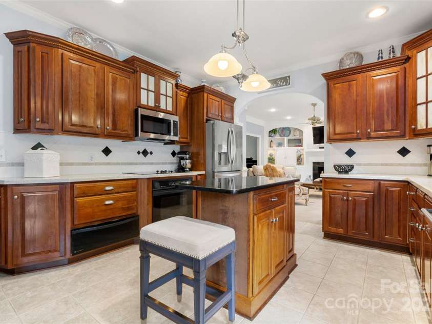 3909 Black Sycamore Drive, Charlotte, NC 28226.  MLS# CAR4259361, YatesRealty ID 14270. Kitchen