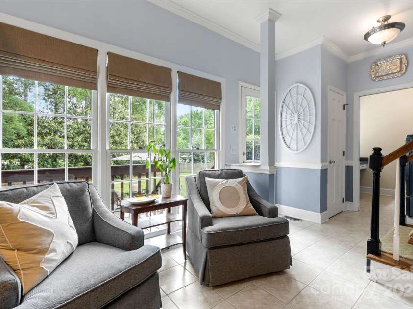 3909 Black Sycamore Drive, Charlotte, NC 28226.  MLS# CAR4259361, YatesRealty ID 14270. Kitchen sitting area