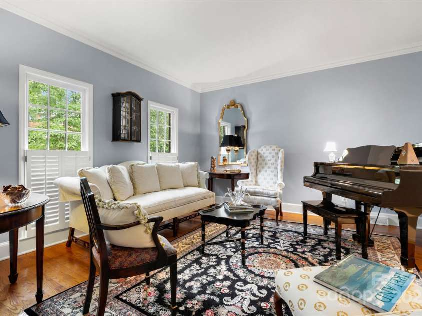 3909 Black Sycamore Drive, Charlotte, NC 28226.  MLS# CAR4259361, YatesRealty ID 14270. Living Room