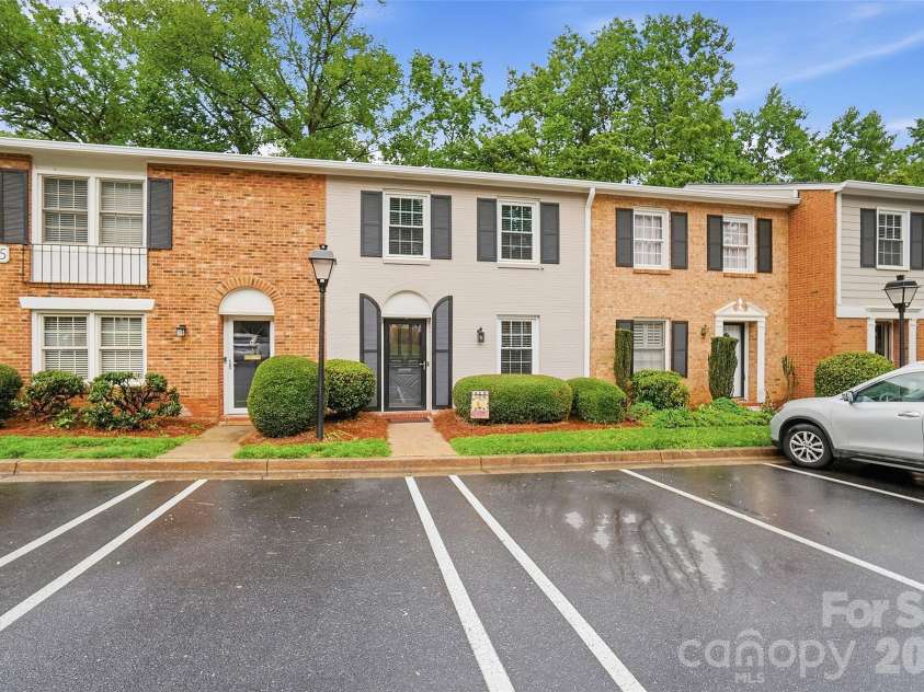 4605 Hedgemore Drive, Charlotte, NC 28209.  MLS# CAR4389374, YatesRealty ID 14271. 