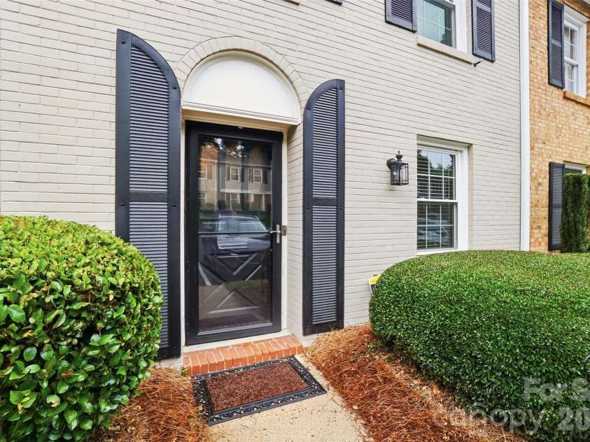 4605 Hedgemore Drive, Charlotte, NC 28209.  MLS# CAR4389374, YatesRealty ID 14271. 
