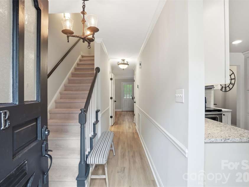 4605 Hedgemore Drive, Charlotte, NC 28209.  MLS# CAR4389374, YatesRealty ID 14271. 