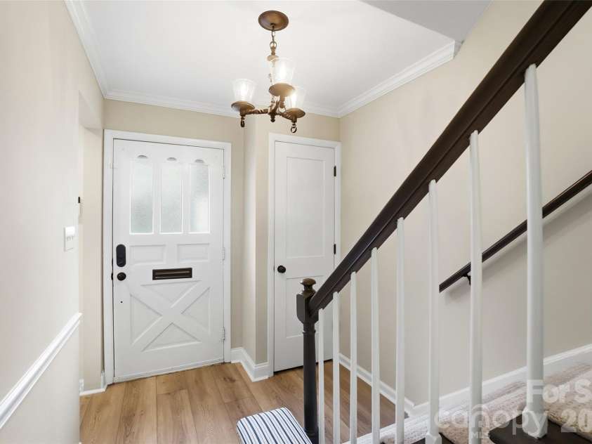 4605 Hedgemore Drive, Charlotte, NC 28209.  MLS# CAR4389374, YatesRealty ID 14271. 