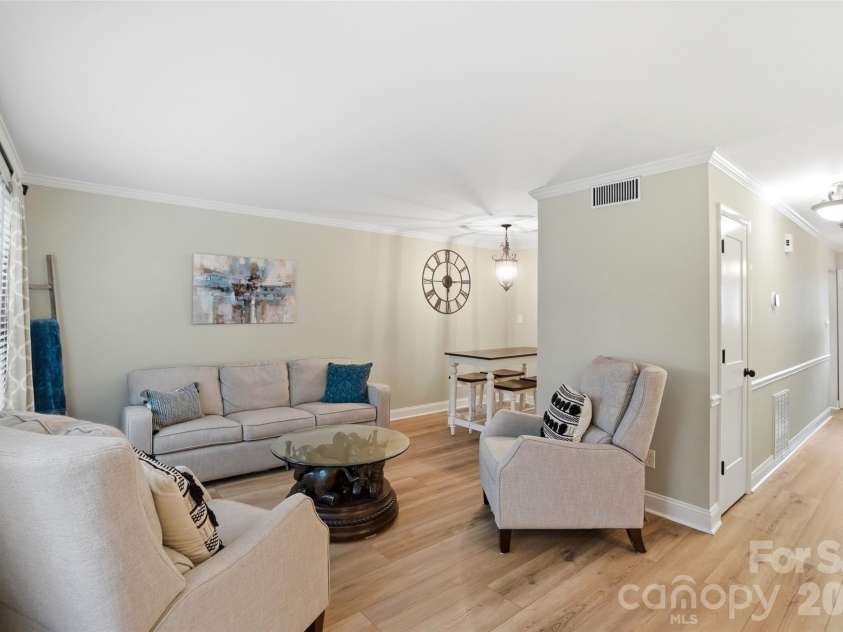 4605 Hedgemore Drive, Charlotte, NC 28209.  MLS# CAR4389374, YatesRealty ID 14271. 