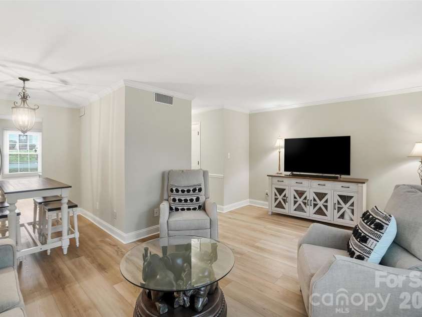 4605 Hedgemore Drive, Charlotte, NC 28209.  MLS# CAR4389374, YatesRealty ID 14271. 
