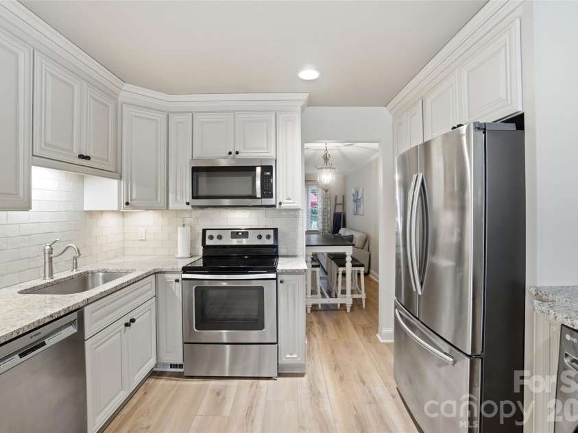 4605 Hedgemore Drive, Charlotte, NC 28209.  MLS# CAR4389374, YatesRealty ID 14271. 