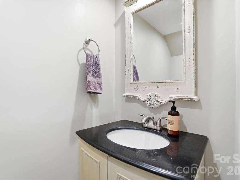 4605 Hedgemore Drive, Charlotte, NC 28209.  MLS# CAR4389374, YatesRealty ID 14271. 