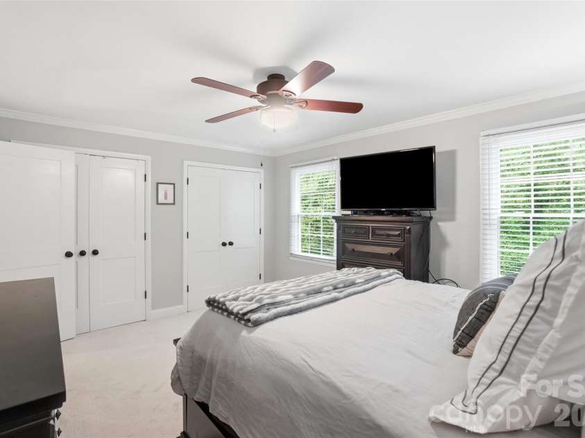 4605 Hedgemore Drive, Charlotte, NC 28209.  MLS# CAR4389374, YatesRealty ID 14271. 