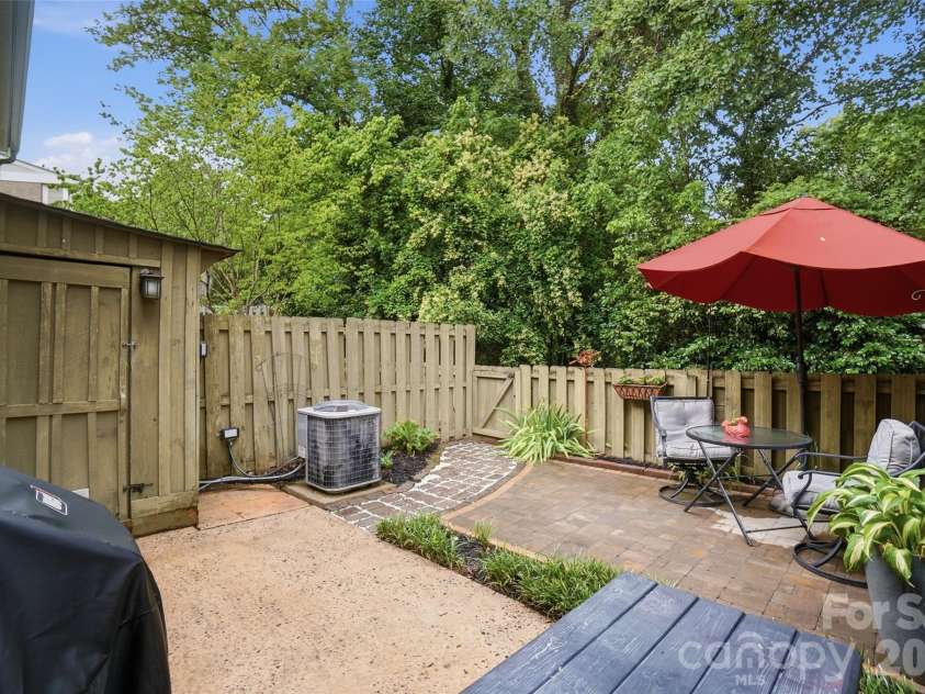 4605 Hedgemore Drive, Charlotte, NC 28209.  MLS# CAR4389374, YatesRealty ID 14271. 