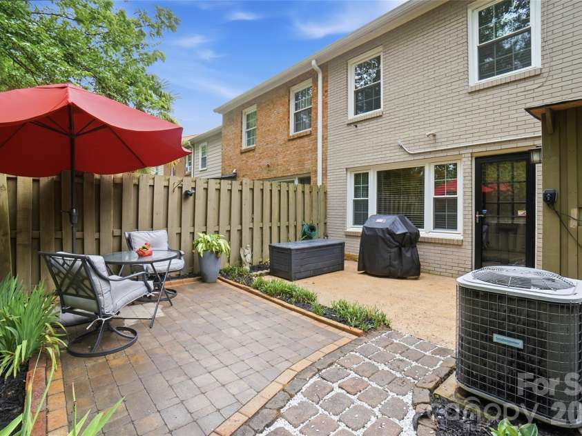 4605 Hedgemore Drive, Charlotte, NC 28209.  MLS# CAR4389374, YatesRealty ID 14271. 