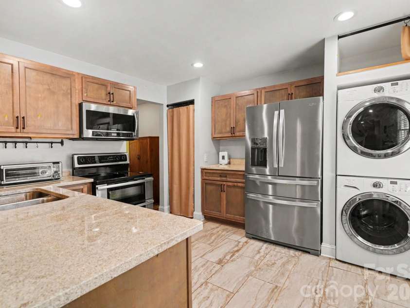 4605 Hedgemore Drive, Charlotte, NC 28209.  MLS# CAR4394971, YatesRealty ID 14271. 