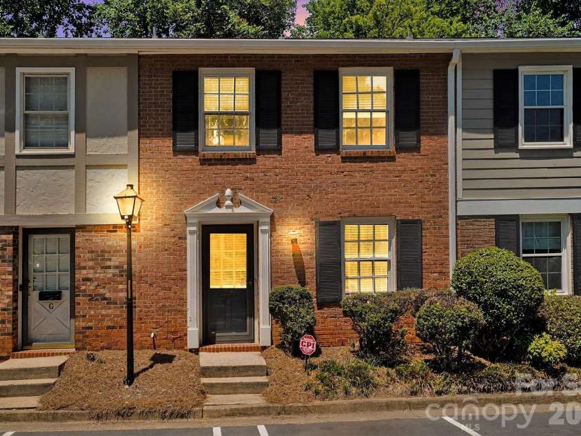 4605 Hedgemore Drive, Charlotte, NC 28209.  MLS# CAR4394971, YatesRealty ID 14271. 