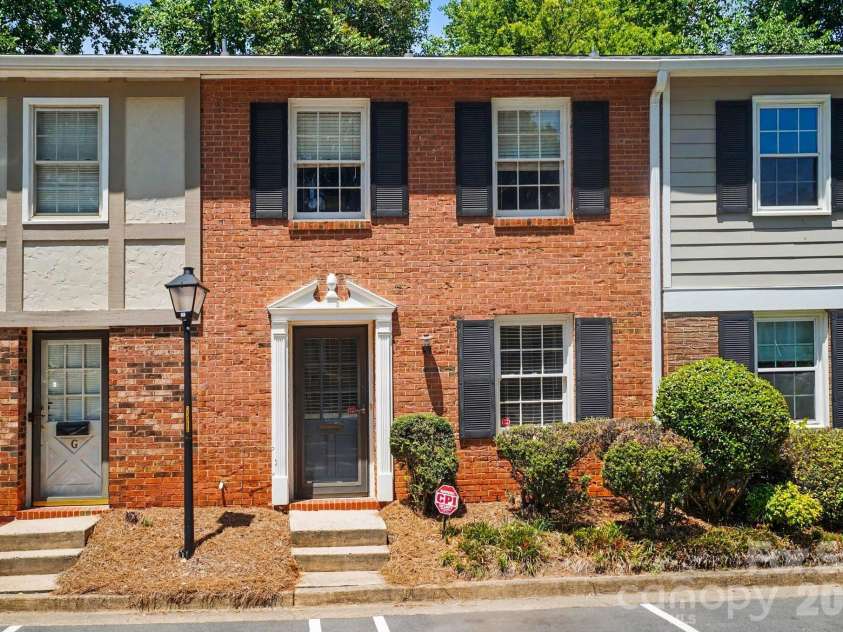 4605 Hedgemore Drive, Charlotte, NC 28209.  MLS# CAR4394971, YatesRealty ID 14271. 