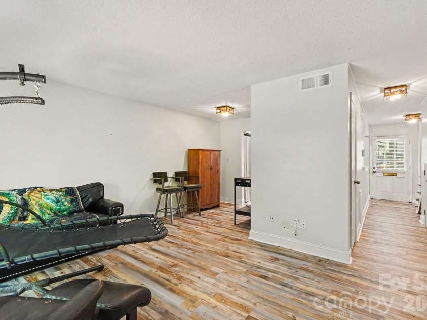 4605 Hedgemore Drive, Charlotte, NC 28209.  MLS# CAR4394971, YatesRealty ID 14271. 