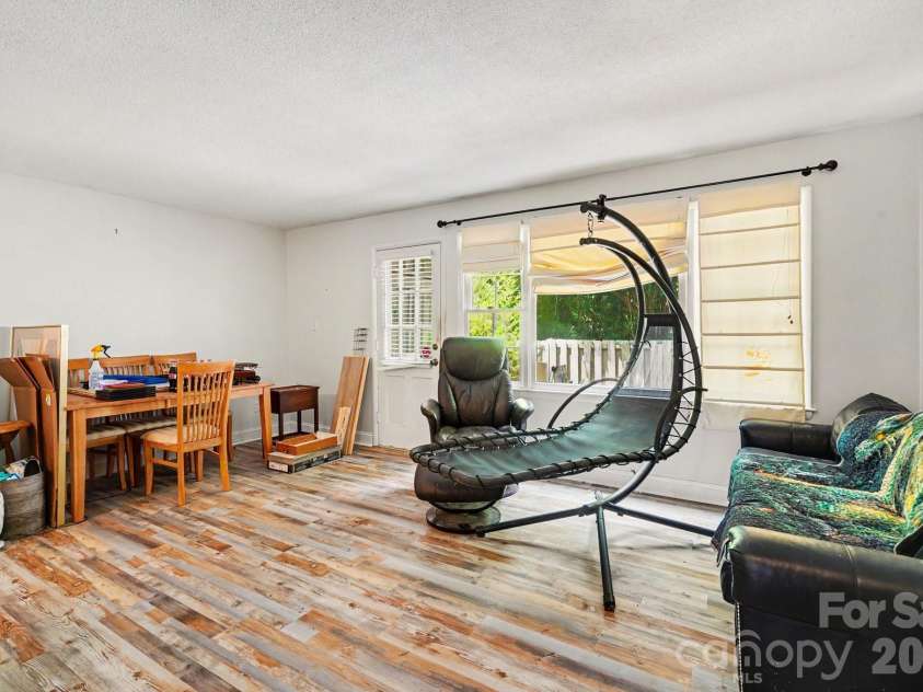 4605 Hedgemore Drive, Charlotte, NC 28209.  MLS# CAR4394971, YatesRealty ID 14271. 