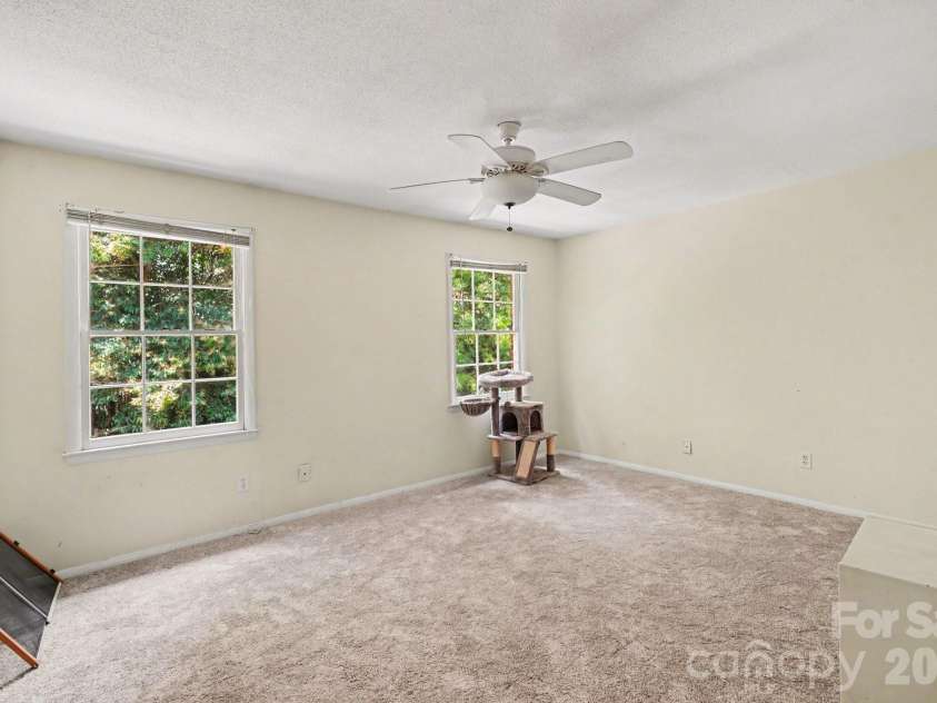 4605 Hedgemore Drive, Charlotte, NC 28209.  MLS# CAR4394971, YatesRealty ID 14271. 