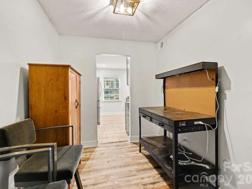 4605 Hedgemore Drive, Charlotte, NC 28209.  MLS# CAR4394971, YatesRealty ID 14271. 