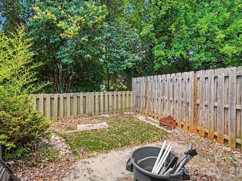 4605 Hedgemore Drive, Charlotte, NC 28209.  MLS# CAR4394971, YatesRealty ID 14271. 